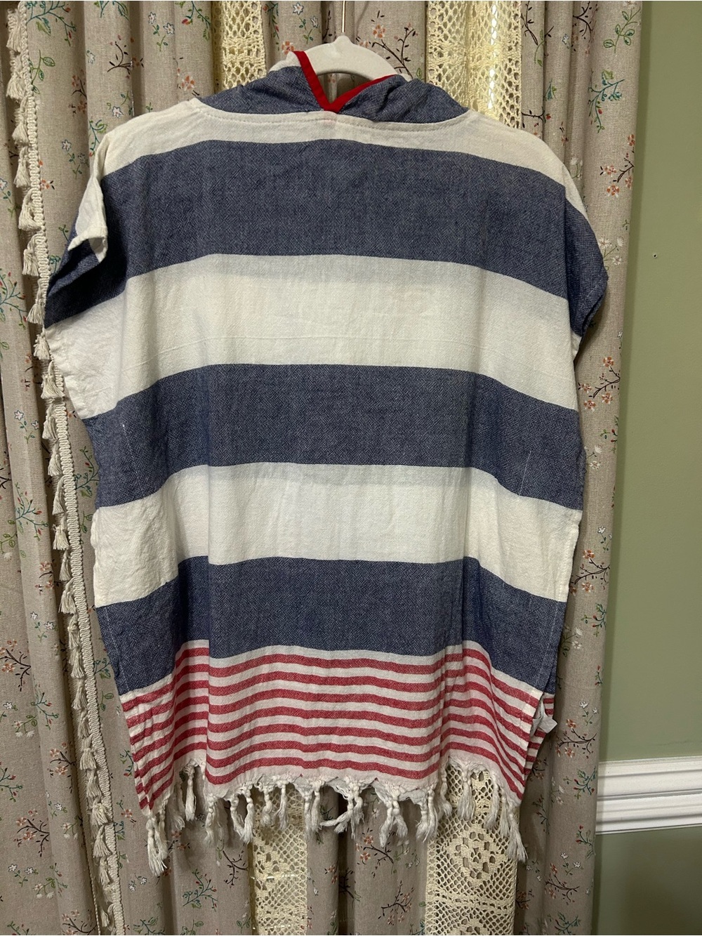 Pottery Barn Turkish Cotton Hooded Beach Pool Cover-Up Poncho Tassel M